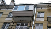 Остекление П-образного балкона с выносом подоконника на пятом этаже - фото 1